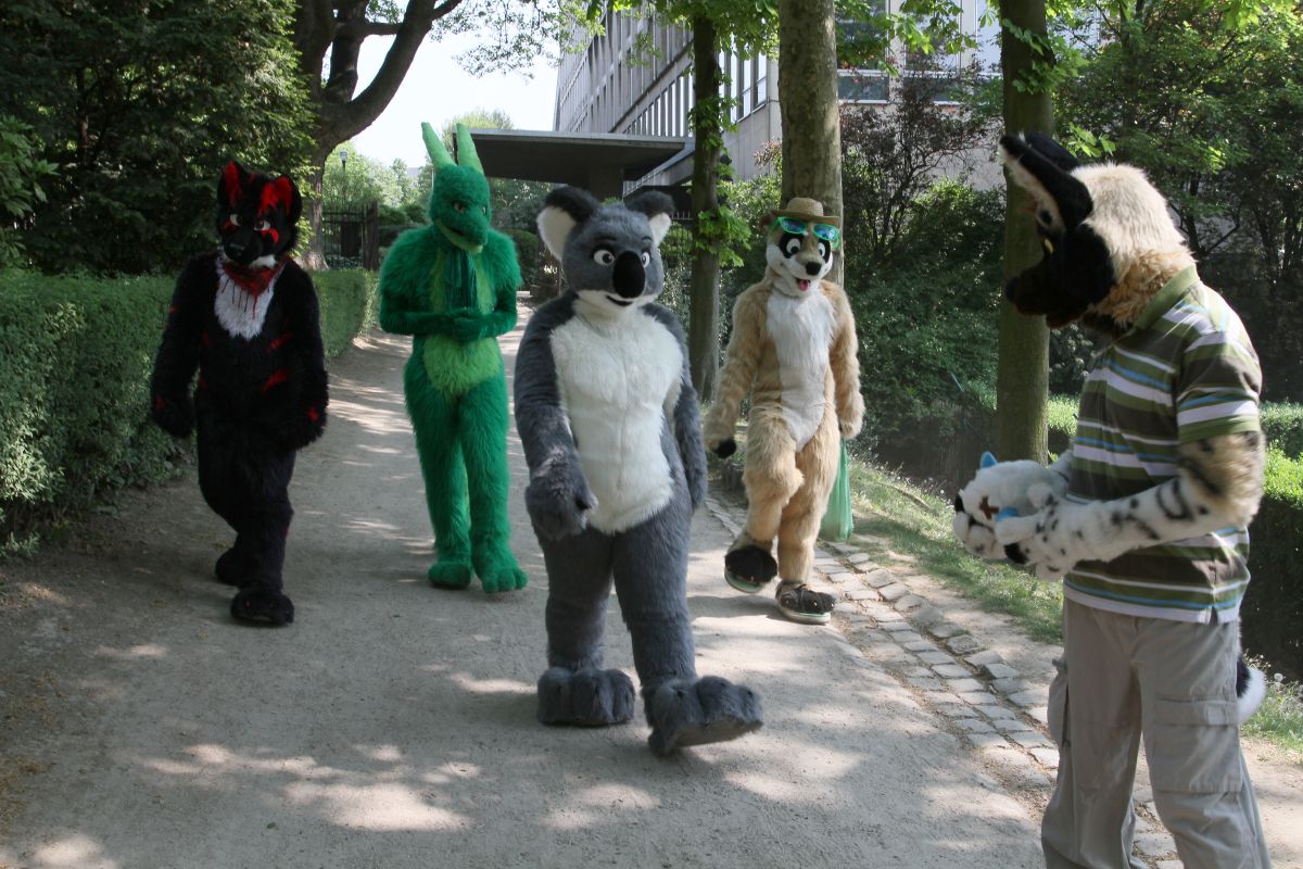 Belgium Strikes Back, Fursuiters in the park