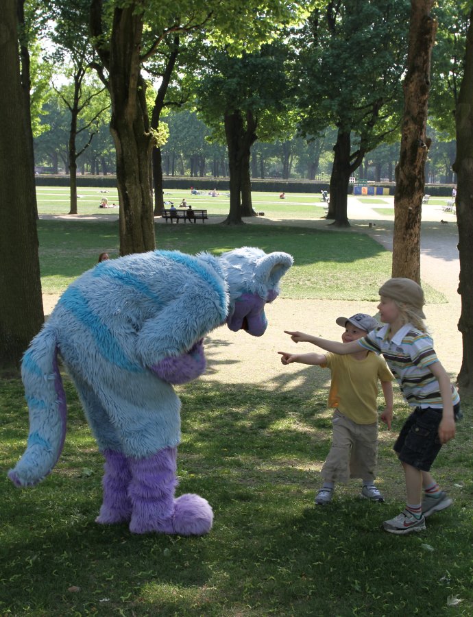 Belgium Strikes Back, Fursuiters with people