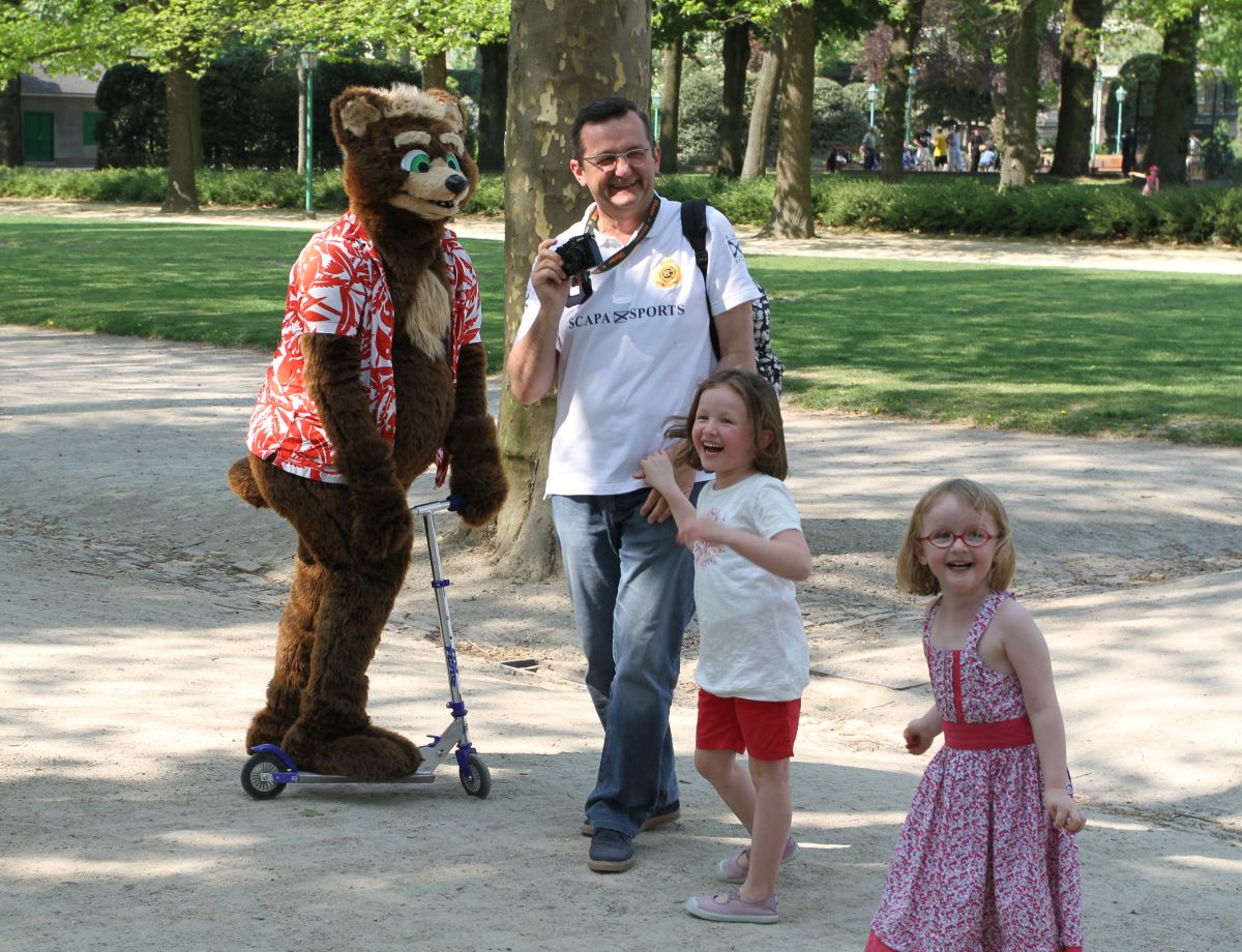 Belgium Strikes Back, Fursuiters with people