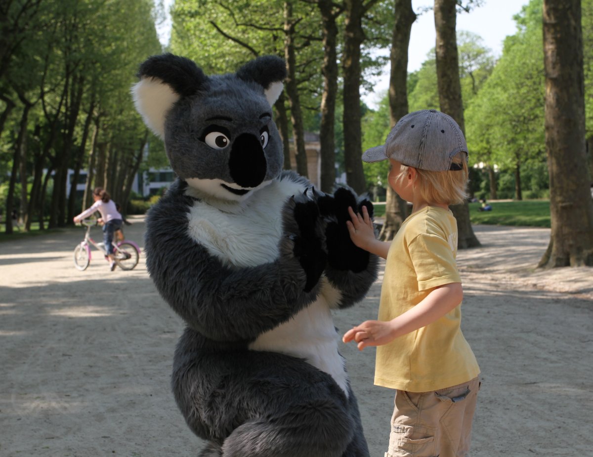Belgium Strikes Back, Fursuiters with people