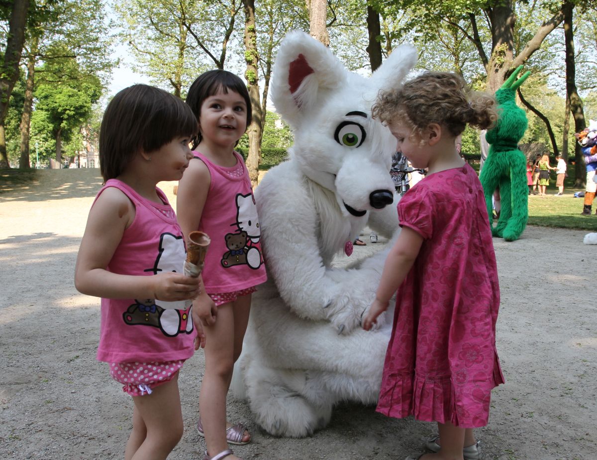 Belgium Strikes Back, Fursuiters with people