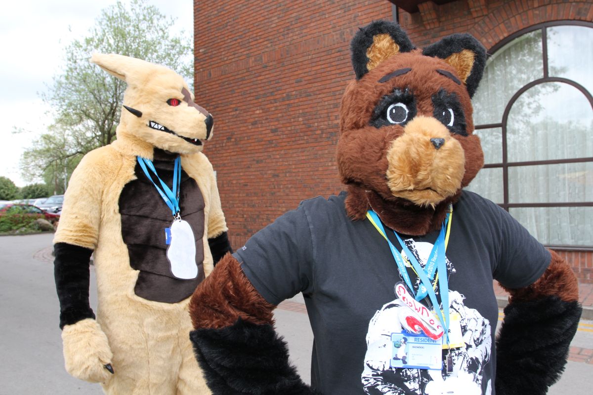 ConFuzzled 2010, Fursuiters together