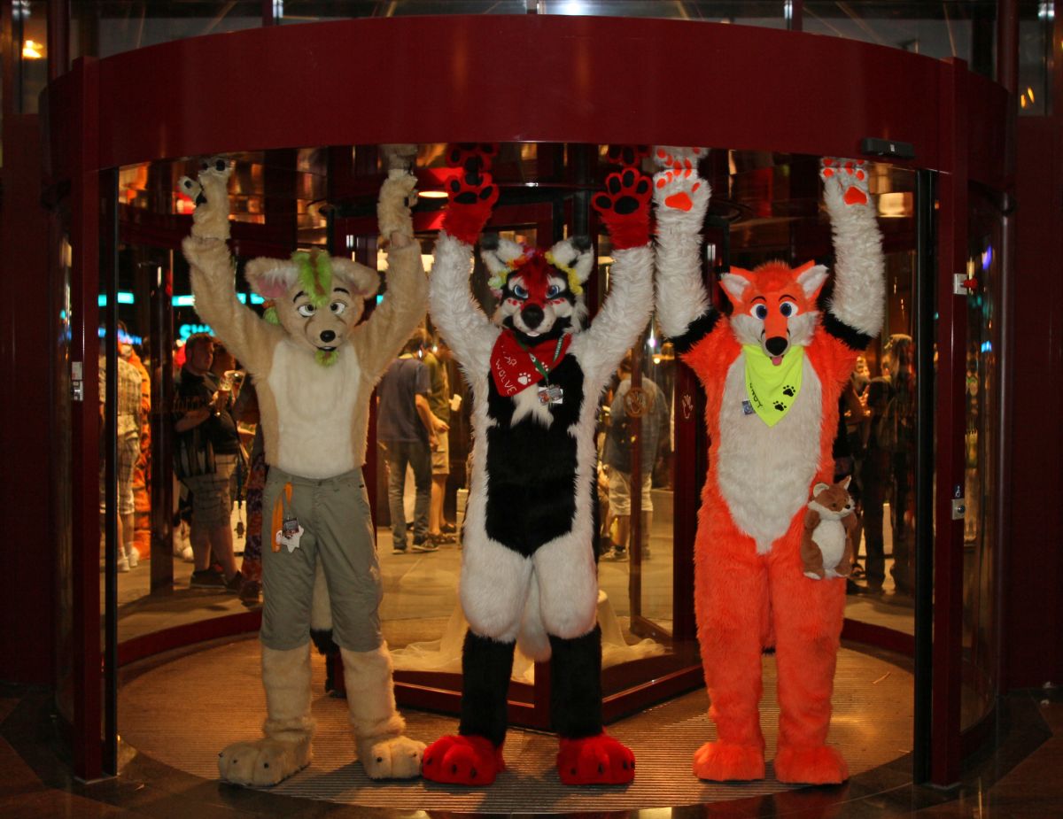 Eurofurence 19, Outdoor fursuiting photos