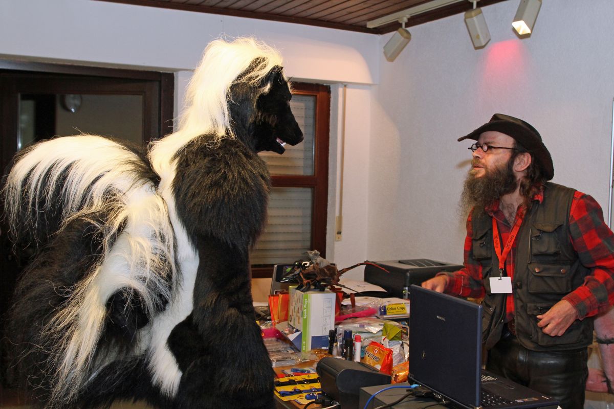 Fellig 100, Fursuiters