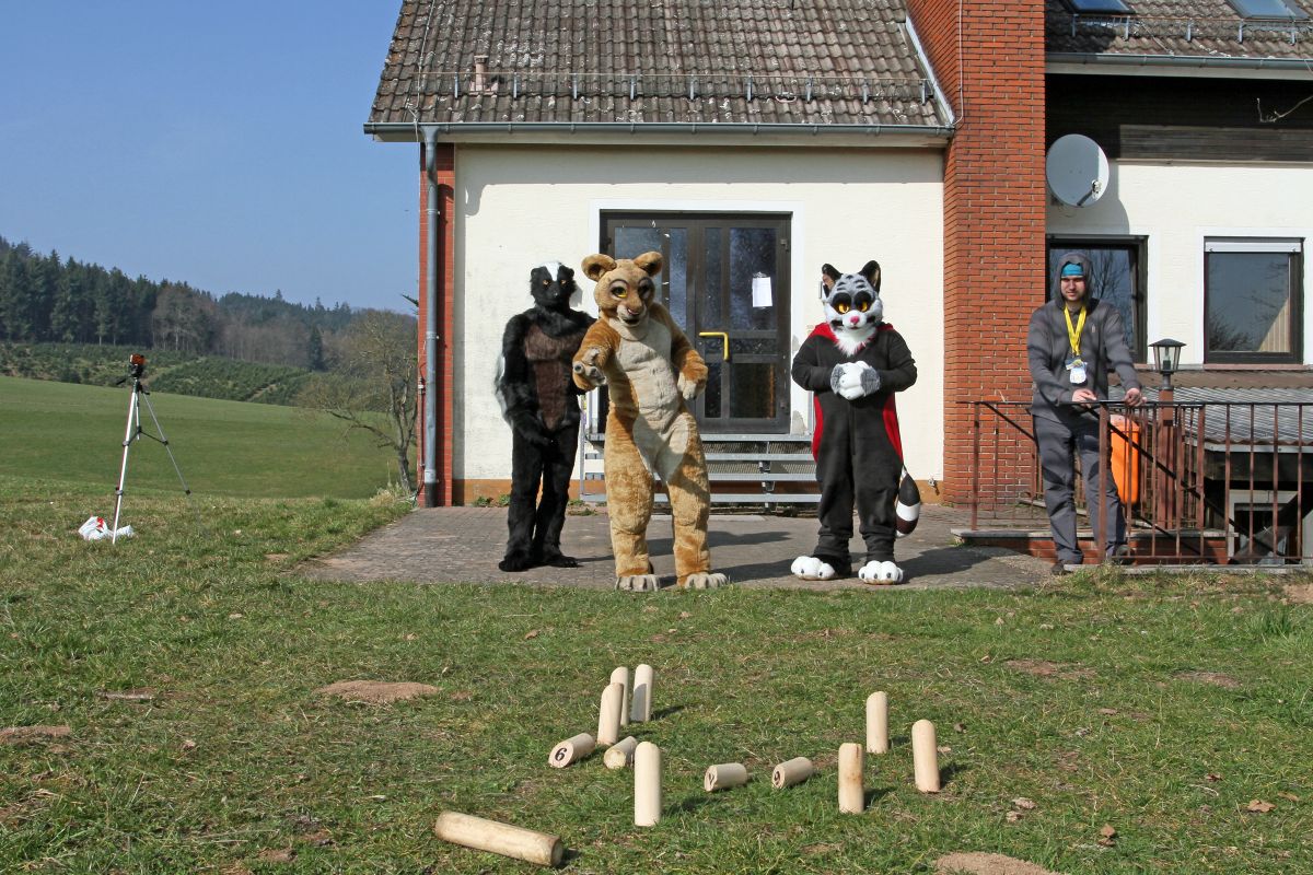 Fellig 100, Fursuiters