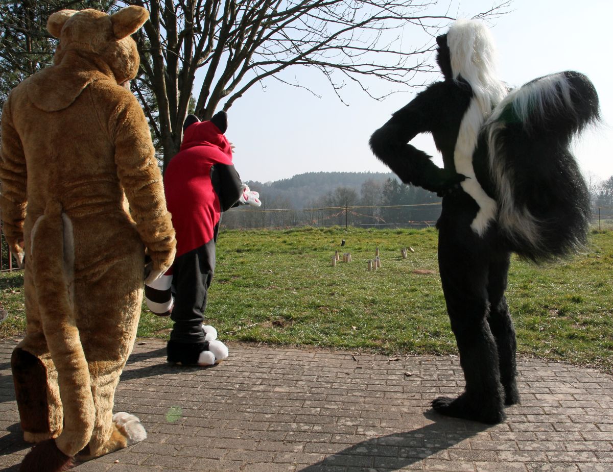 Fellig 100, Fursuiters
