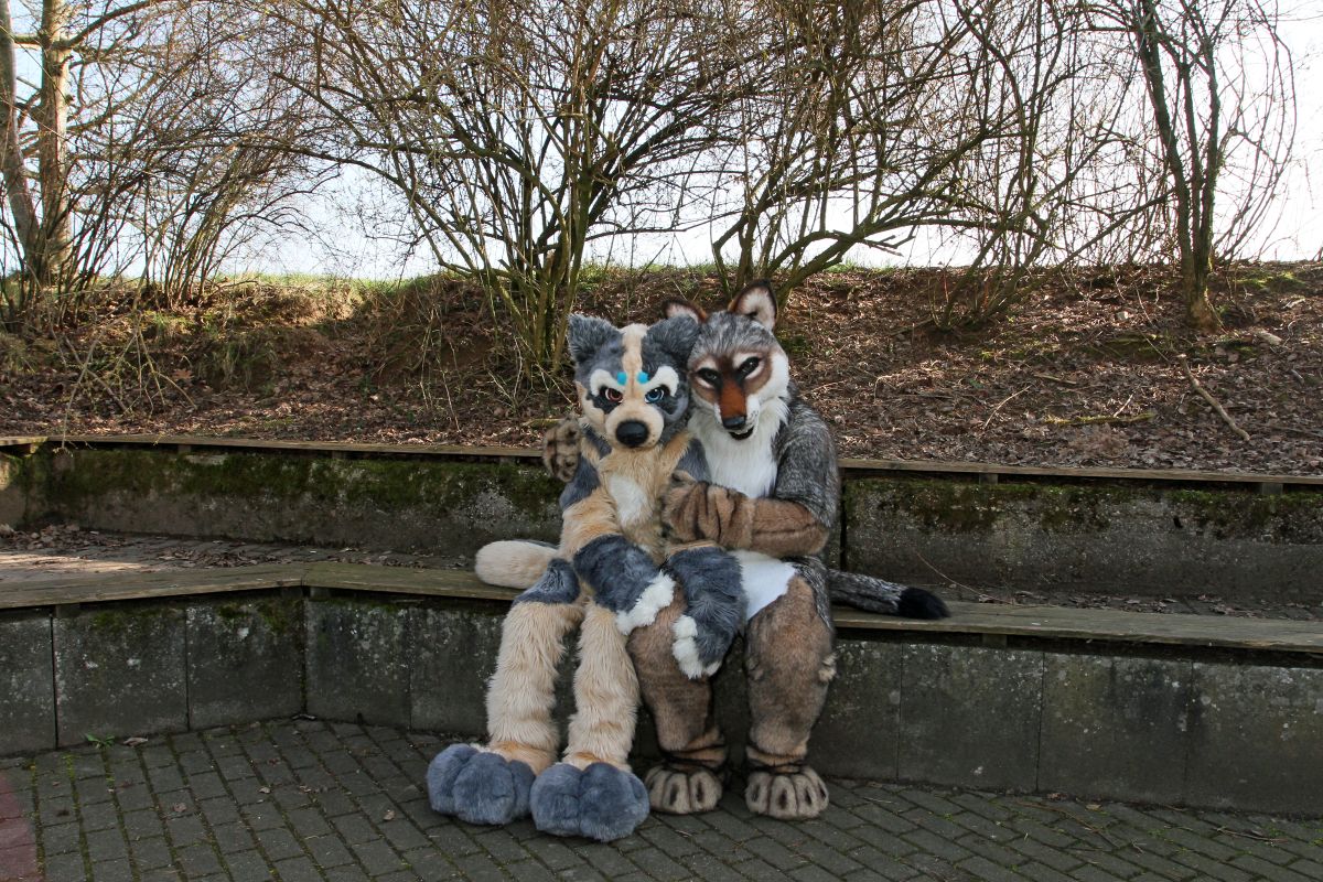 Fellig 100, Fursuiters