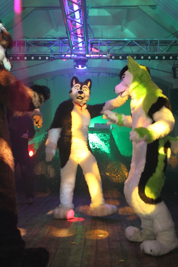 Furs on Fire 2010, Dancing