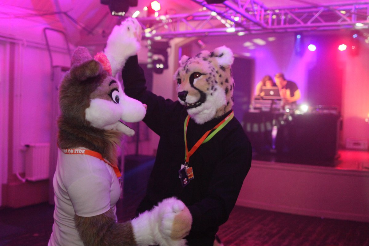 Furs on Fire 2011, Dancing