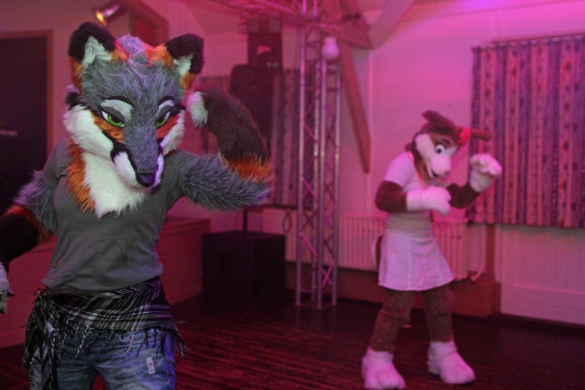 Furs on Fire 2011, Dancing