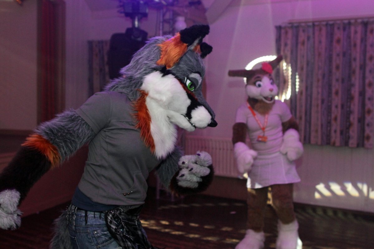 Furs on Fire 2011, Dancing