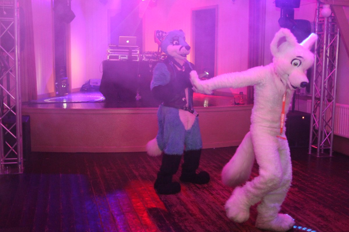 Furs on Fire 2011, Dancing