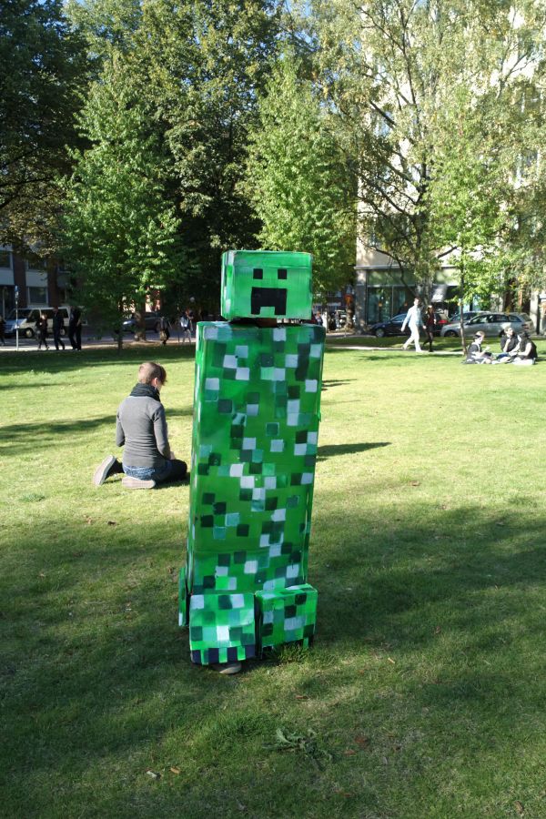 Tracon 9, Outdoor photos