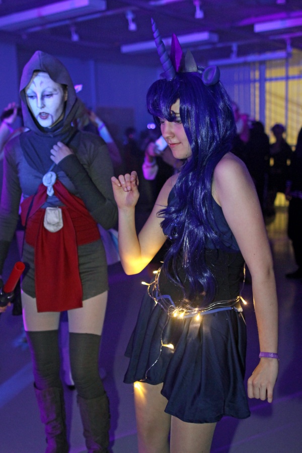 Tracon 9, Indoor photos