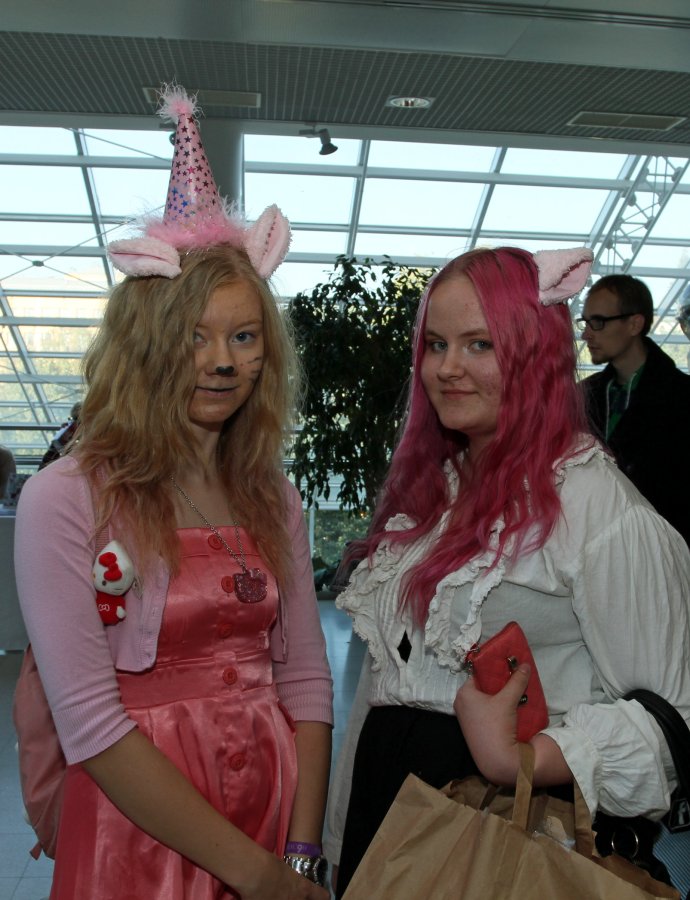 Tracon 9, Indoor photos